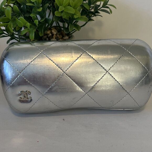 *Rare* Silver Metallic Quilted Chanel Sunglass Case Only Made In Italy HTF - Picture 12 of 12